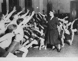 Historische Aufnahmen zeigen die Ursprünge der Ausdrucksgymnastik. Quelle: bode-akademie.de